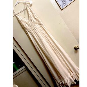 Beautiful cream colored dress 🤍